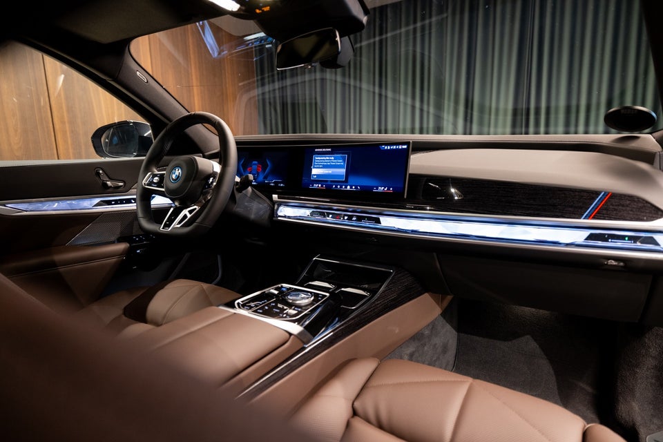 BMW i7 eDrive50 M-Sport 4d