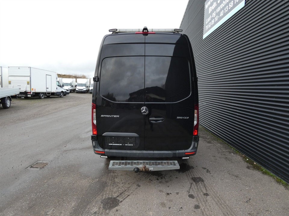 Mercedes Sprinter 319 3,0 CDi A2 Kassevogn aut. RWD