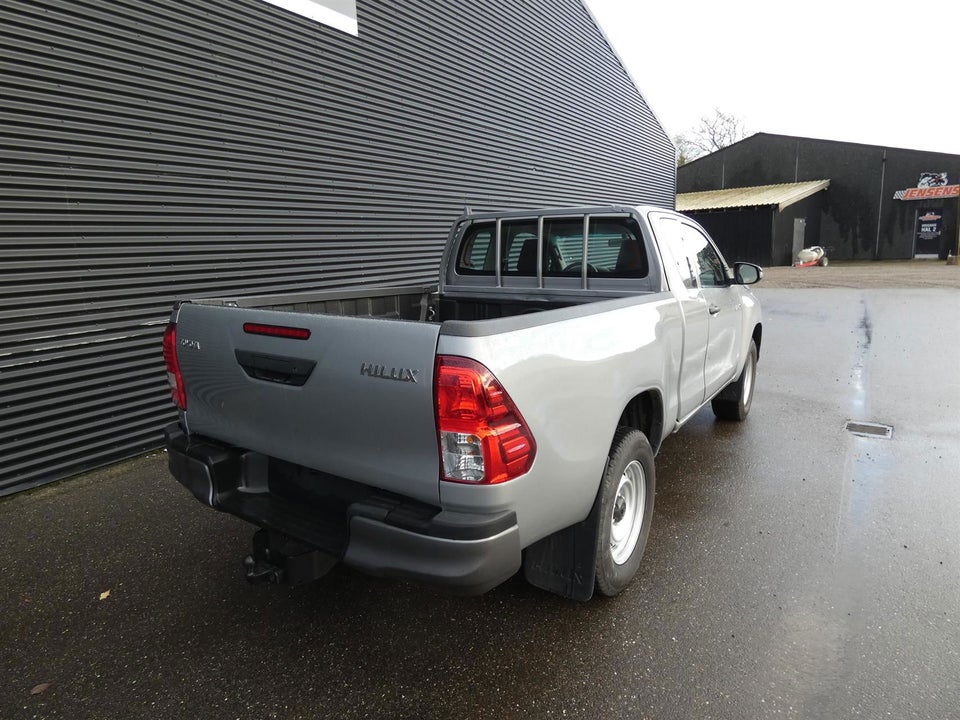 Toyota HiLux 2,4 D T2 Ex.Kab 4d