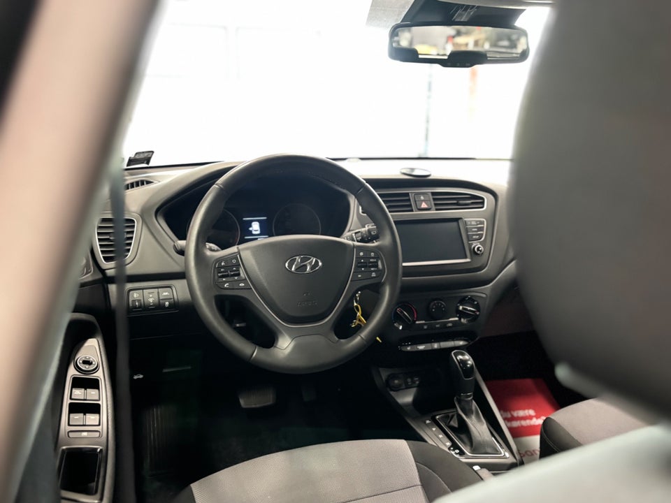 Hyundai i20 1,0 T-GDi Essential DCT 5d