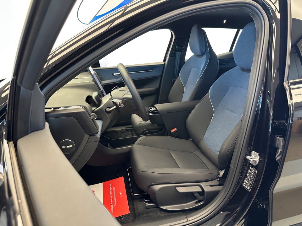 Volvo EX30 Extended Range Plus 5d