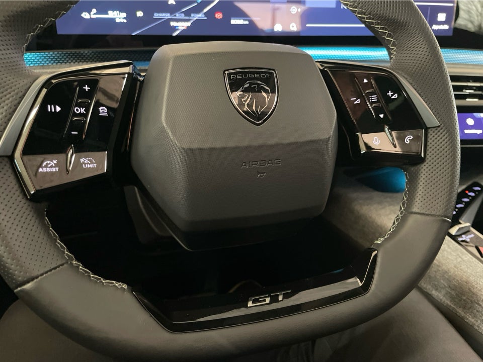 Peugeot e-3008 77 GT Pack 5d