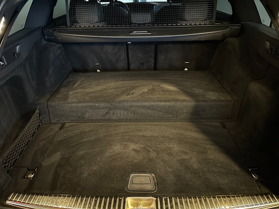 Mercedes E300 de 2,0 AMG Line stc. aut. 4Matic 5d