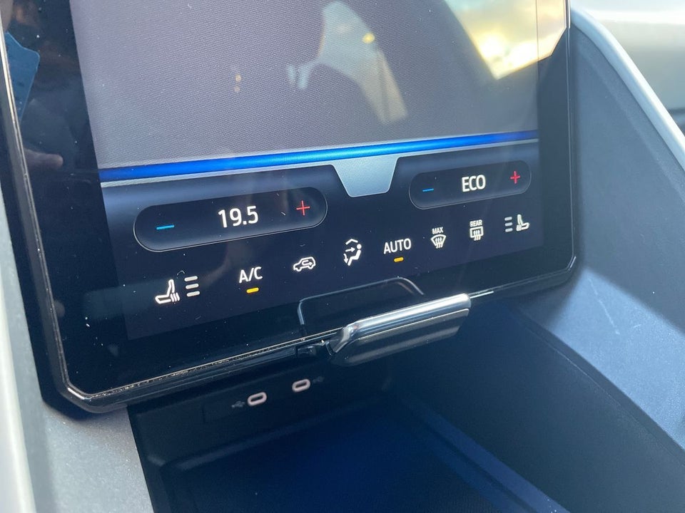 Ford Explorer 82 Premium Extended Range 5d