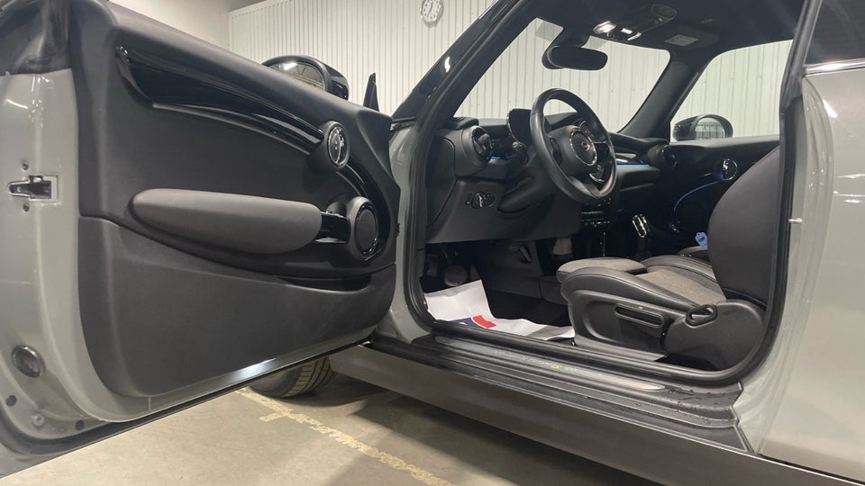 MINI Cooper SE Essential 3d