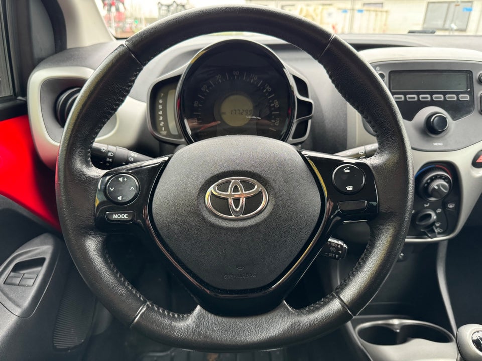 Toyota Aygo 1,0 VVT-i x-play 5d