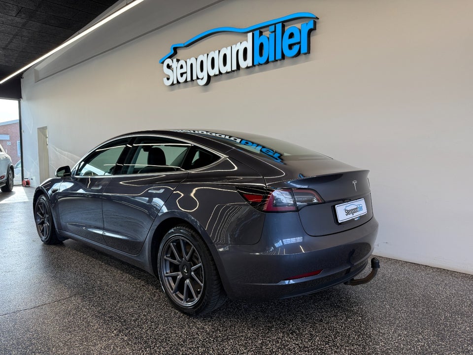Tesla Model 3 Standard Range+ RWD 4d