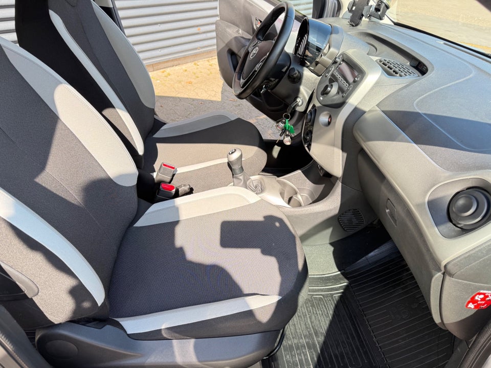 Toyota Aygo 1,0 VVT-i x-play 5d