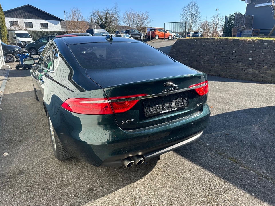 Jaguar XF 2,0 D180 Prestige 4d