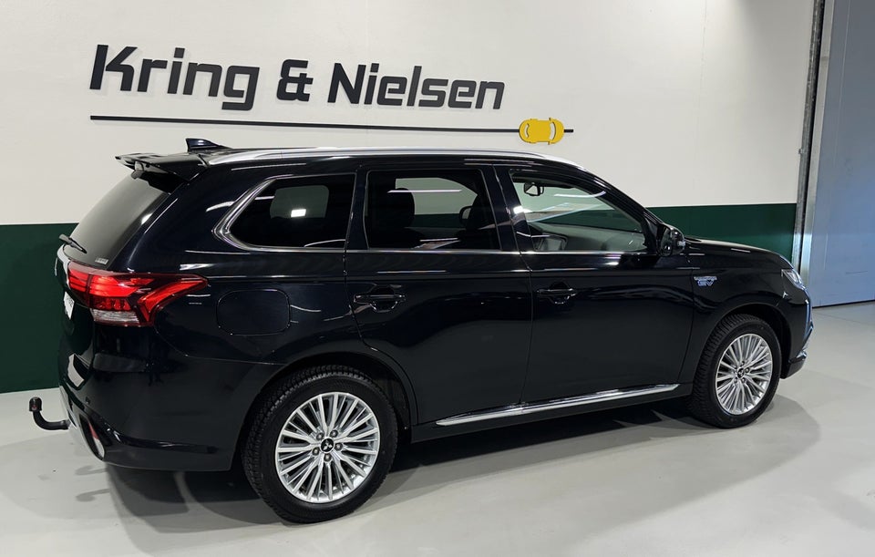 Mitsubishi Outlander 2,4 PHEV Luxury CVT 4WD 5d