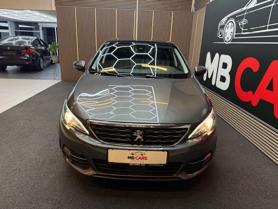 Peugeot 308 1,5 BlueHDi 130 Selection Sky 5d