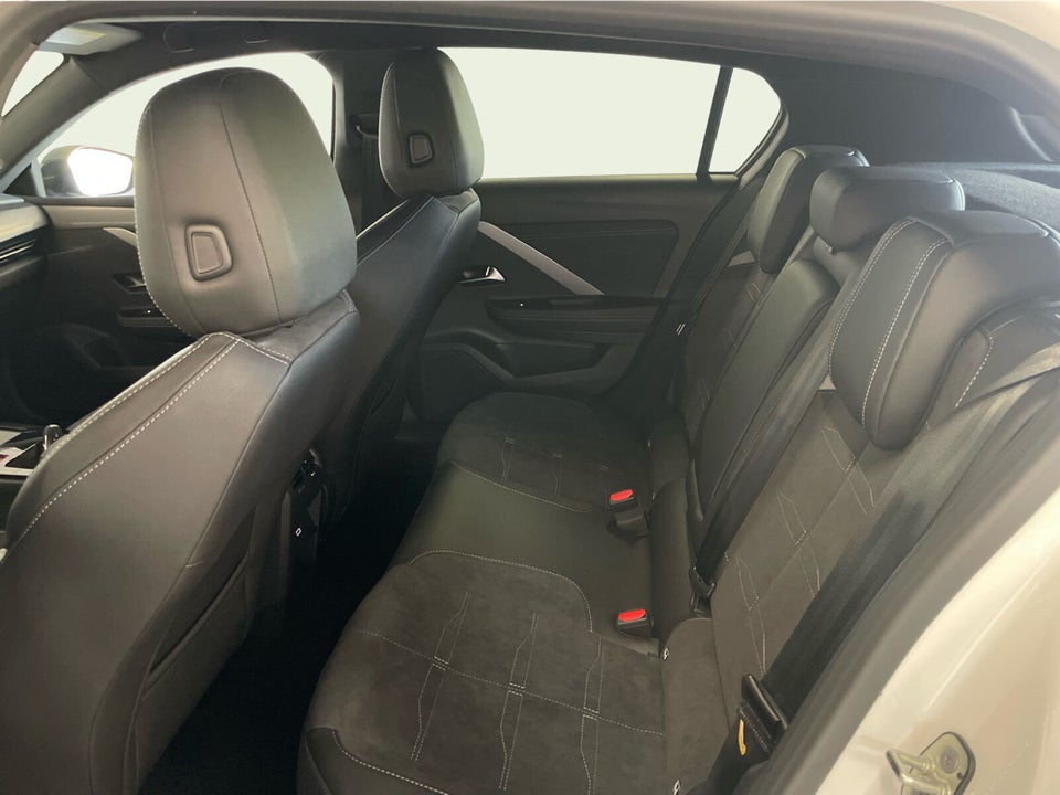 Opel Astra-e 54 Ultimate 5d