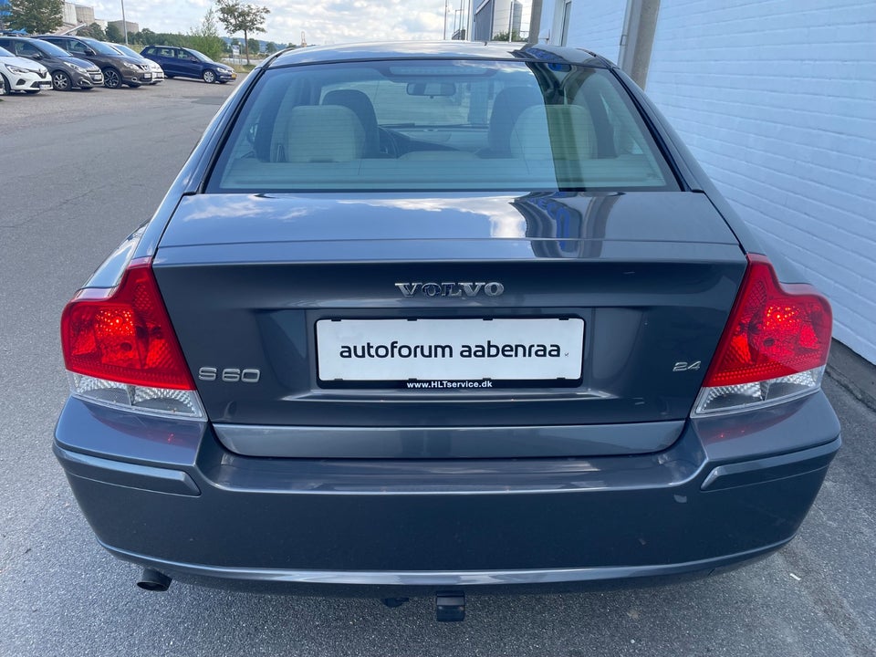 Volvo S60 2,4 140 Momentum 4d