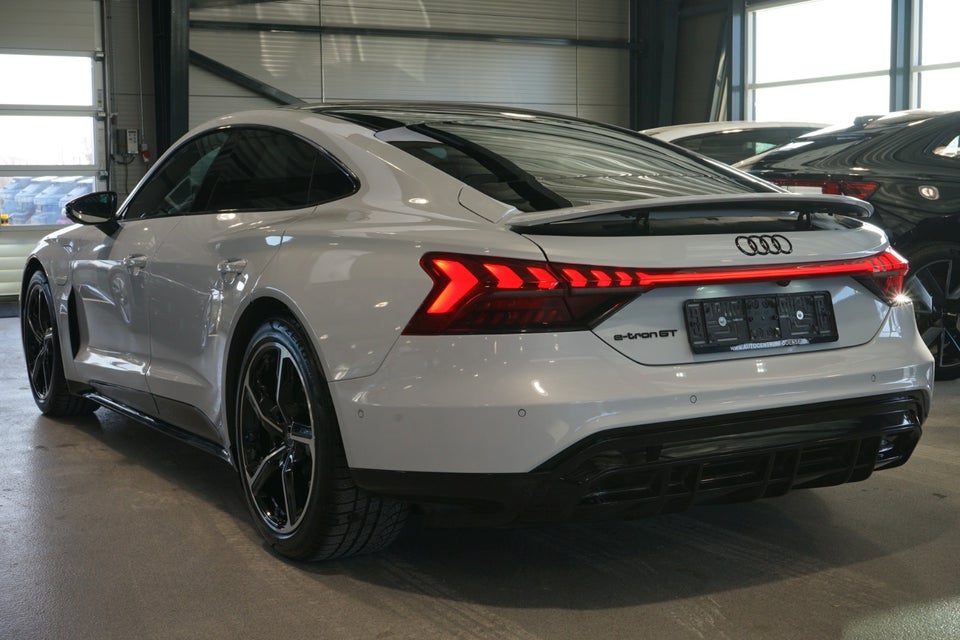 Audi e-tron GT quattro 4d