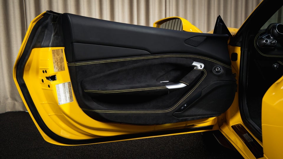 Ferrari F8 Spider 3,9 DCT 2d