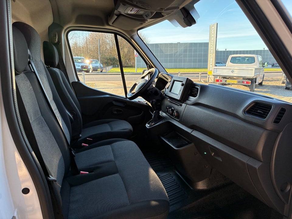 Renault Master IV T33 2,3 dCi 135 L2H2 Kassevogn