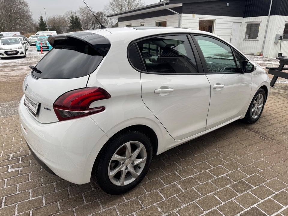 Peugeot 208 1,6 BlueHDi 100 Chili Sky+ 5d