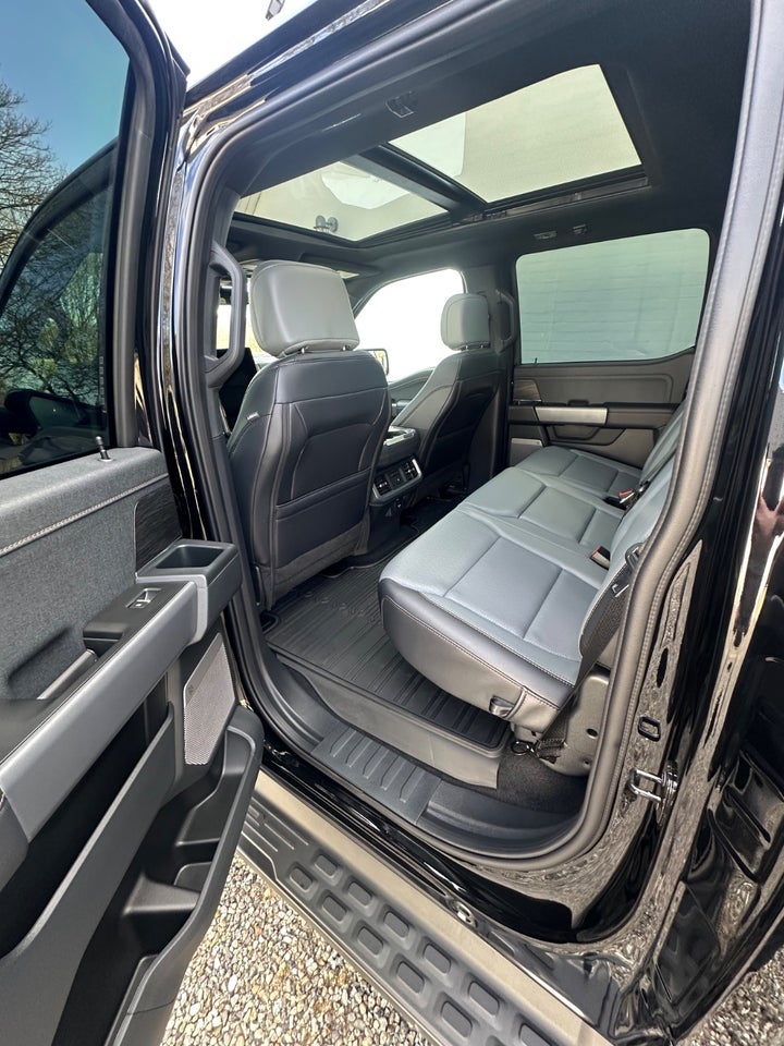 Ford F-150 131 Lightning Lariat Extended Range 4d