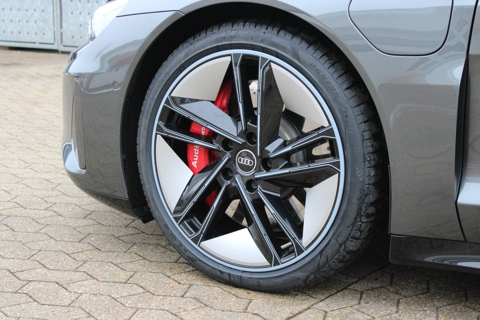 Audi RS e-tron GT quattro 4d