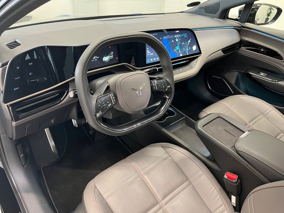 Hongqi EH7 111 Exclusive 4d