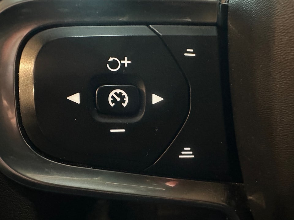 Volvo XC40 2,0 D4 190 Momentum aut. AWD 5d