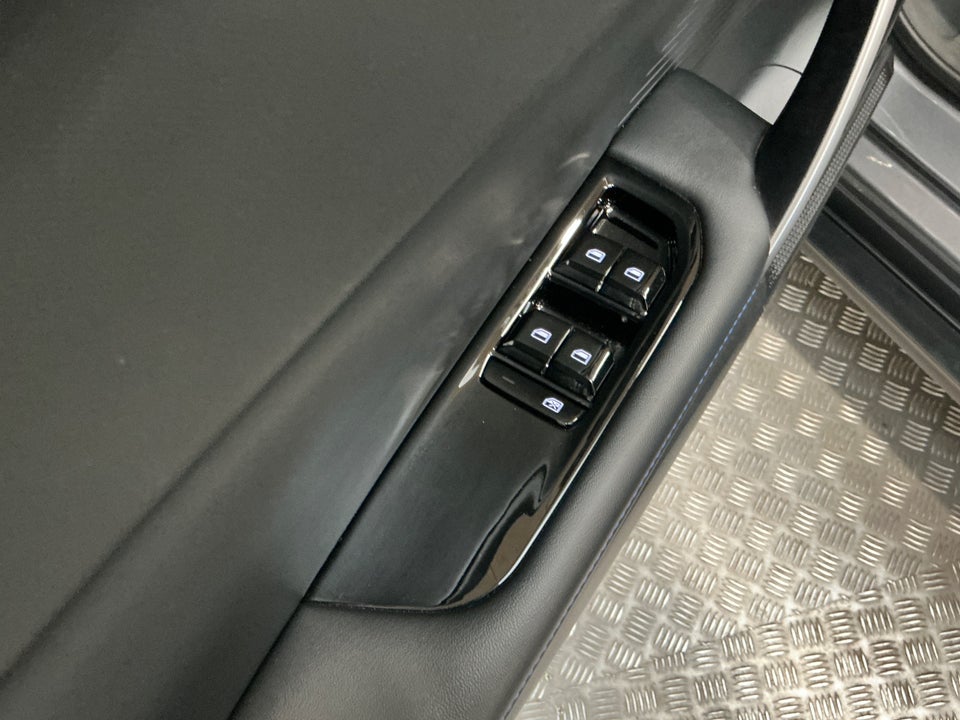 MG 4 77 Luxury Extended Range 5d