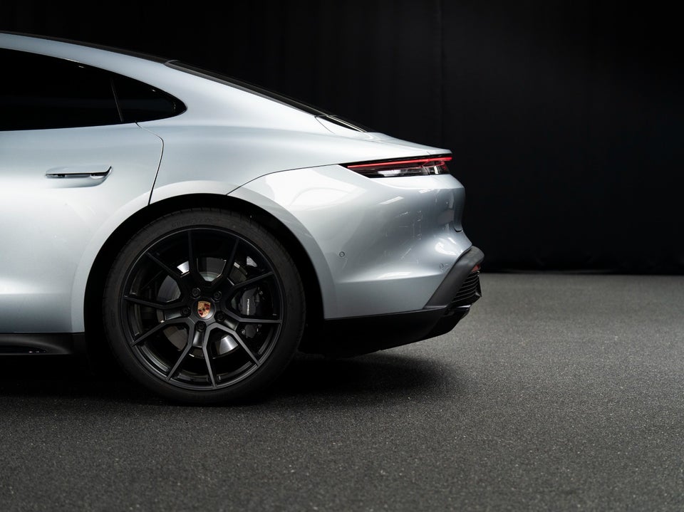 Porsche Taycan Performance+ Black Edition 4d
