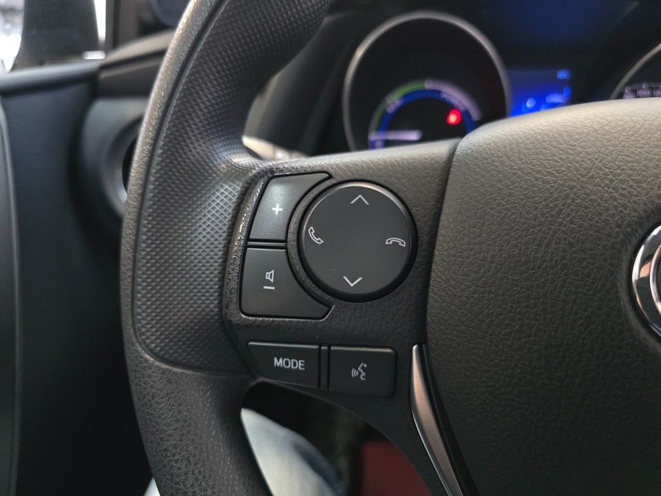 Toyota Auris 1,8 Hybrid H1 CVT 5d