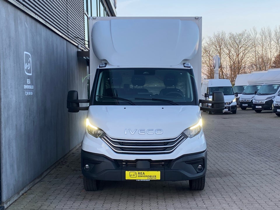 Iveco Daily 3,0 35S18 4100mm Box m/lift AG8