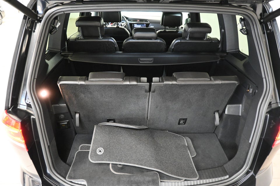 VW Touran 1,8 TSi 180 R-line DSG 7prs 5d