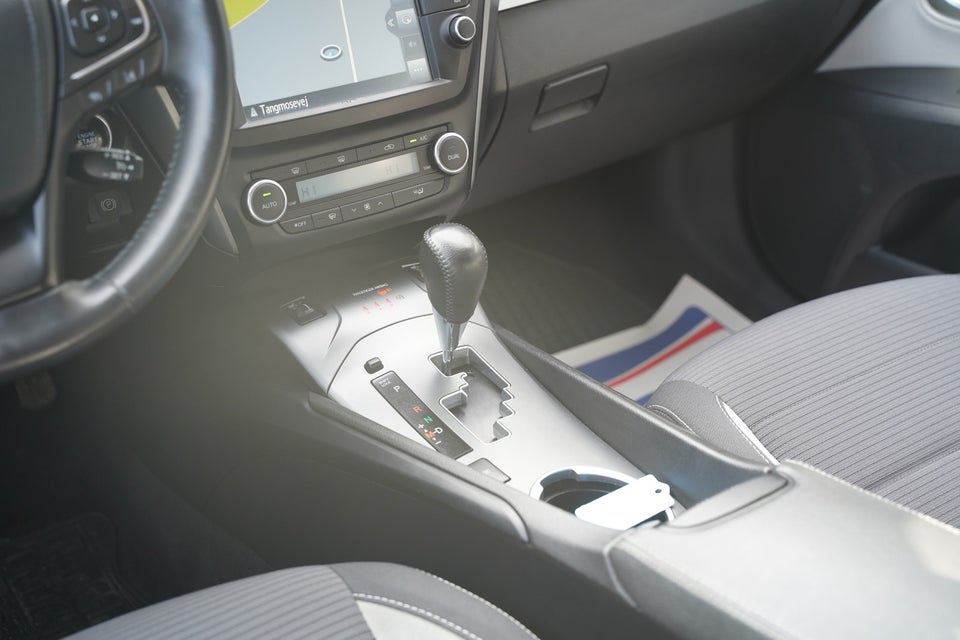 Toyota Avensis 1,8 VVT-i T2 Premium Touring Sports MDS 5d