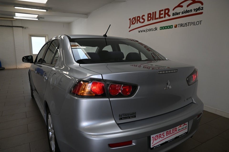 Mitsubishi Lancer 1,6 Invite SportSedan 4d
