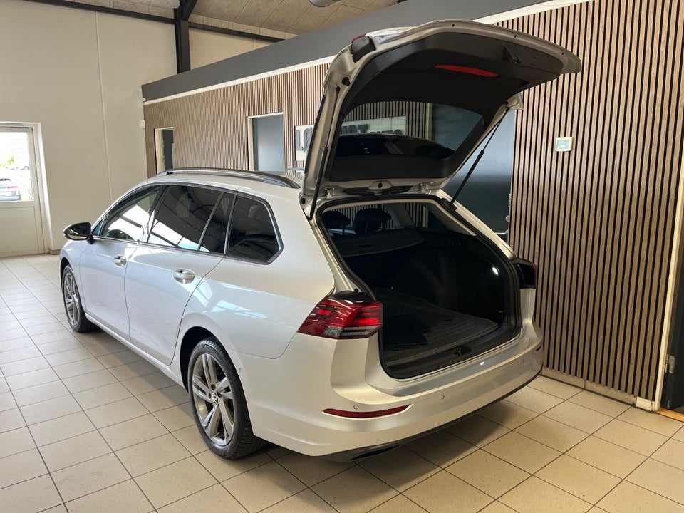 VW Golf VIII 1,5 eTSi 130 Life Variant DSG 5d