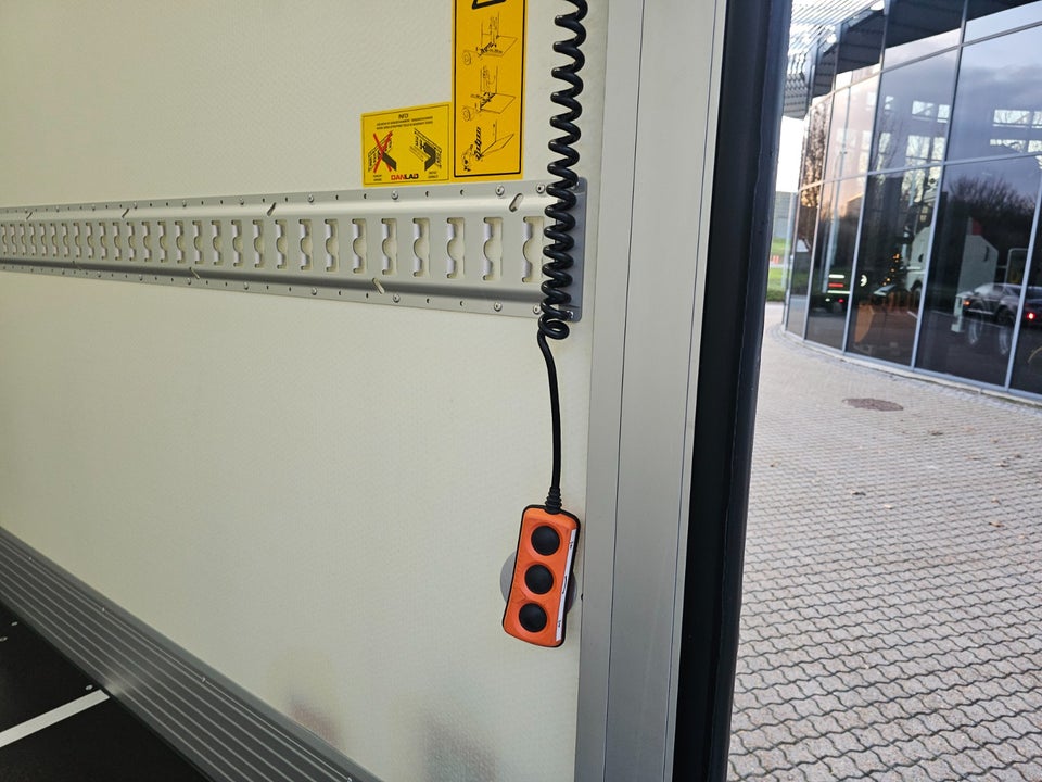 MAN TGE 2,0 3.180 L4 Box m/lift aut. FWD