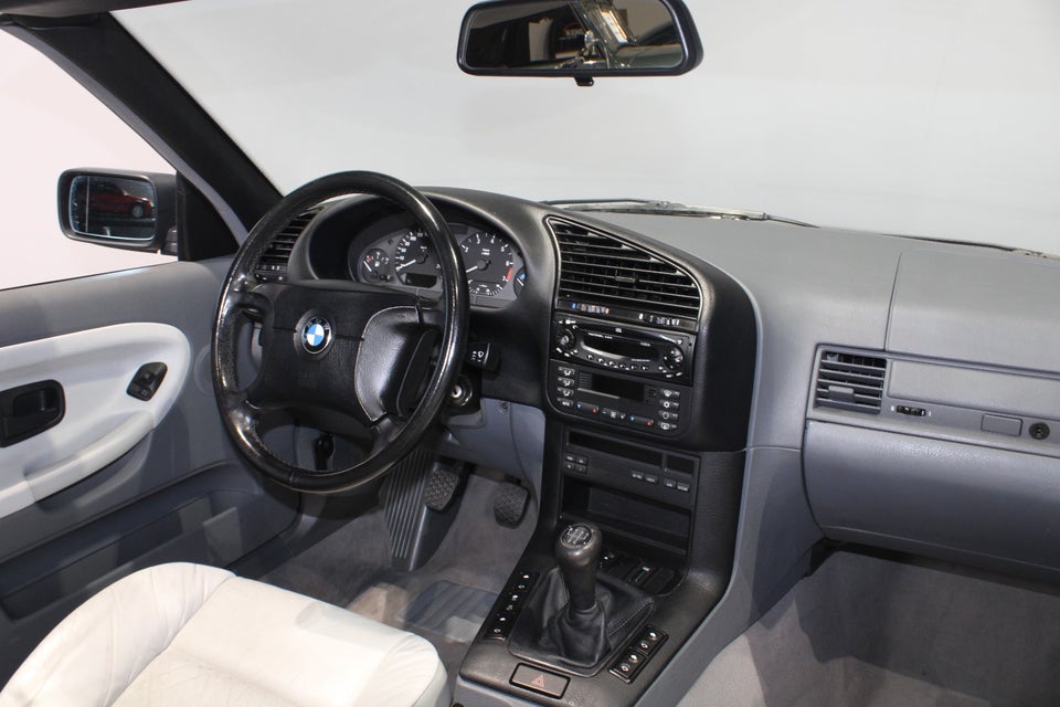 BMW 328i 2,8 Cabriolet 2d