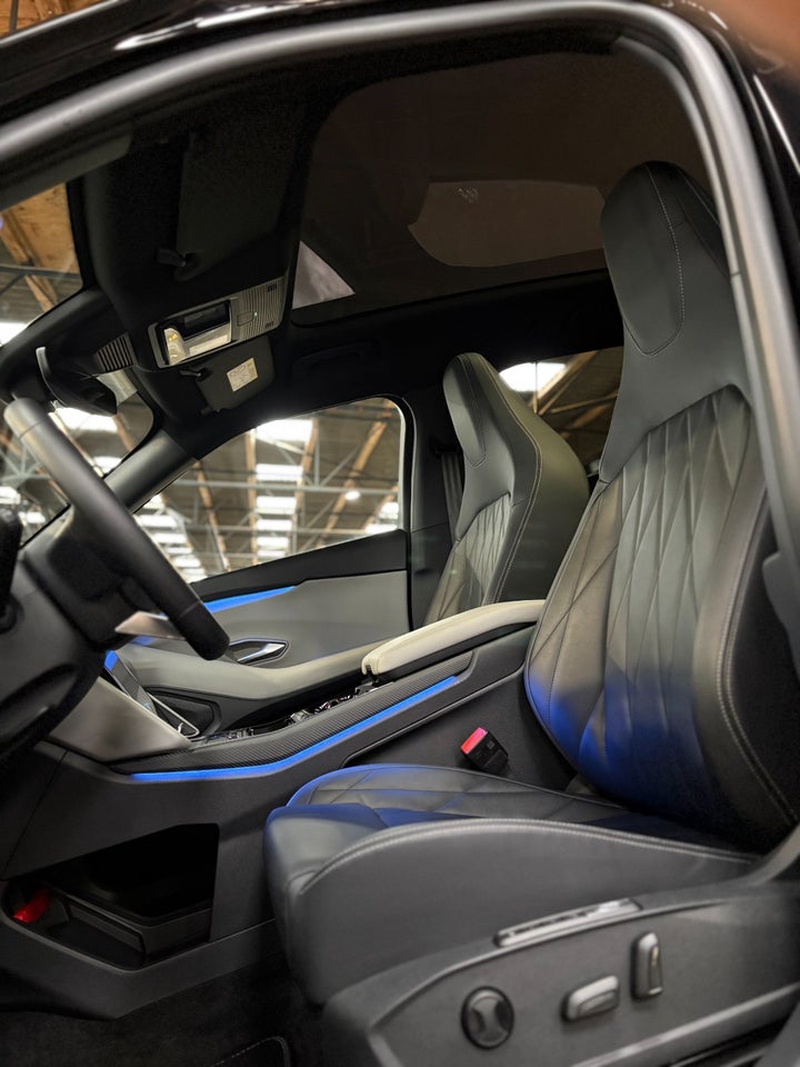 Ford Explorer 77 Premium Extended Range 5d