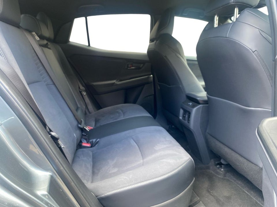 Toyota C-HR+ 77 Executive AWD 5d