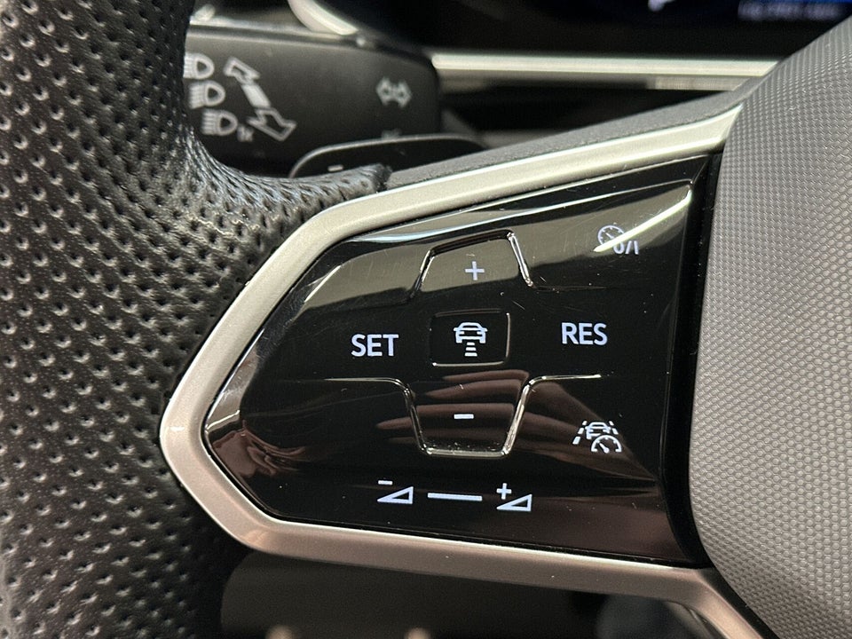 VW T-Roc 1,5 TSi 150 R-line DSG 5d