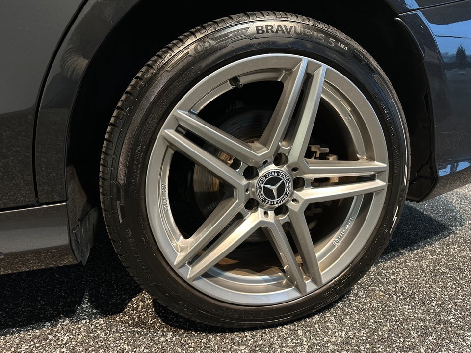 Mercedes C300 de 2,0 AMG Line stc. aut. 5d