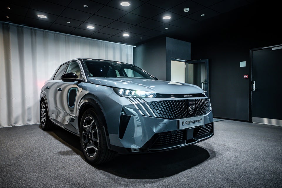 Peugeot e-3008 77 GT 5d