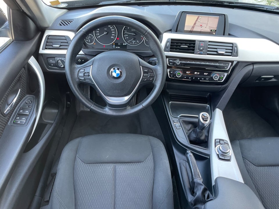 BMW 320i 2,0 Touring 5d