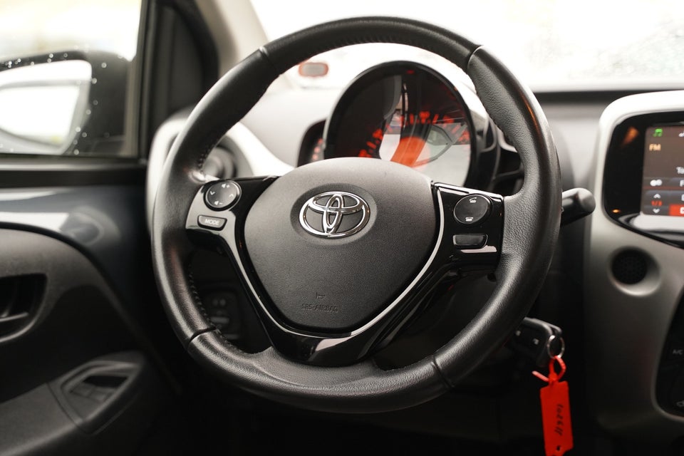 Toyota Aygo 1,0 VVT-i x-press x-shift 5d
