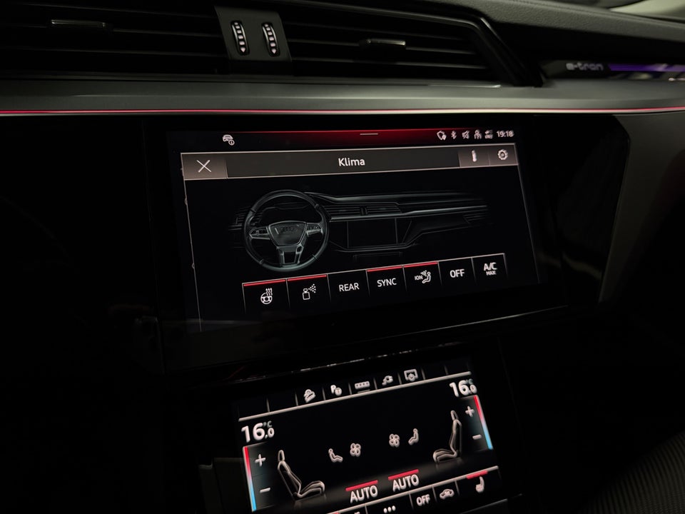 Audi Q8 e-tron 55 Advanced quattro 5d