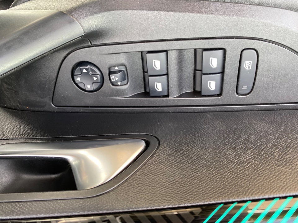 Peugeot 2008 1,5 BlueHDi 110 Allure Pack Van 5d