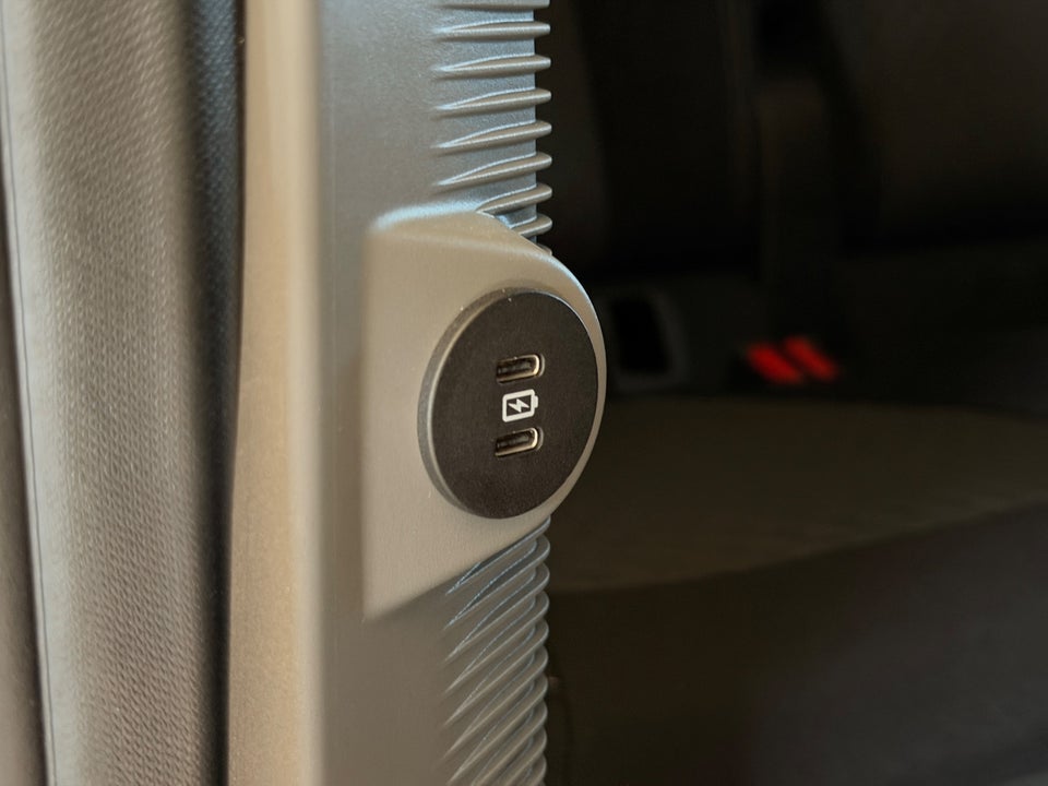 VW e-Caravelle 64 Life SWB