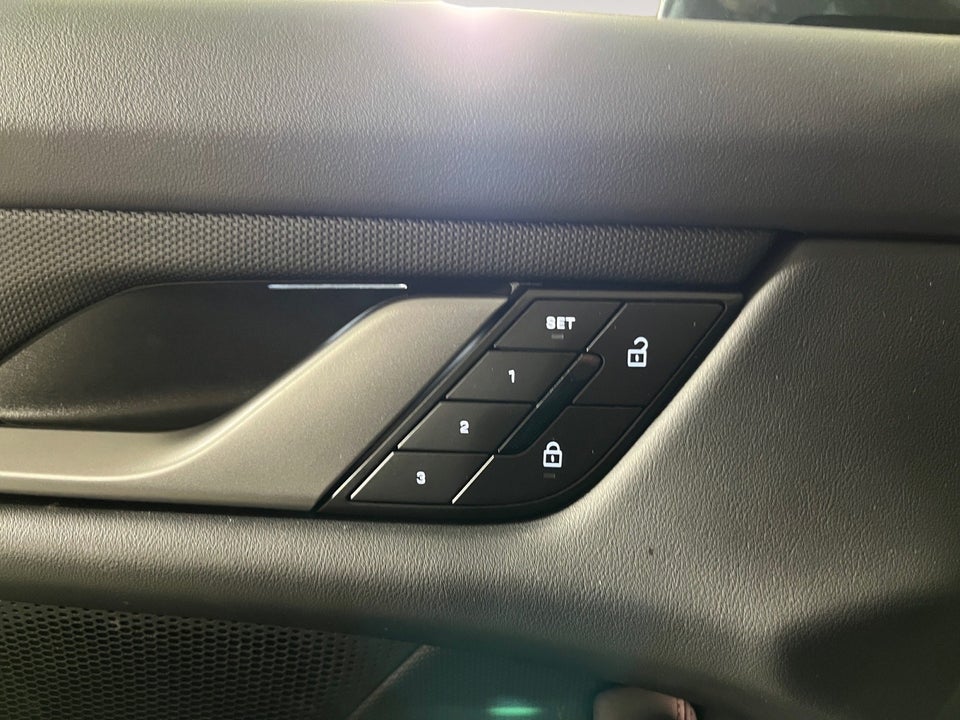 Porsche Taycan Performance+ 4d