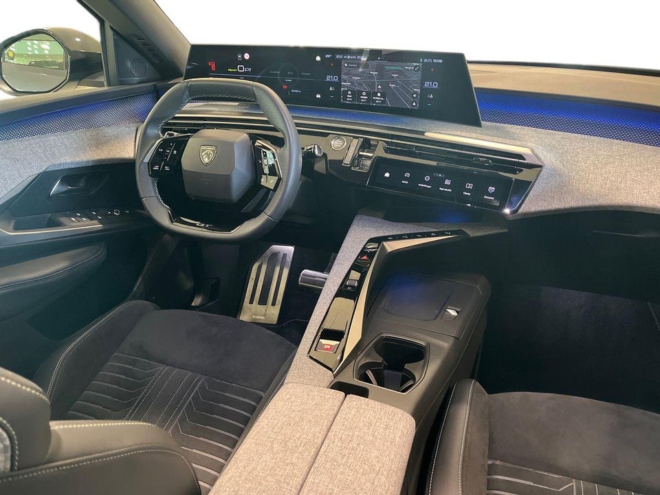 Peugeot e-3008 77 GT Pack 5d