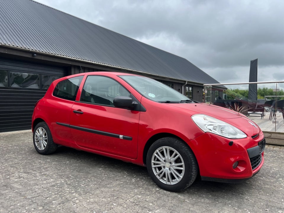 Renault Clio III 1,2 16V Expression 5d