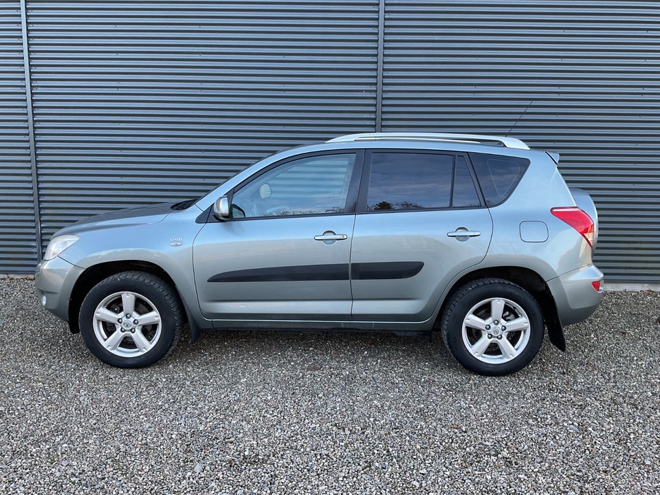 Toyota RAV4 2,2 D-4D 136 4x4 Van 5d