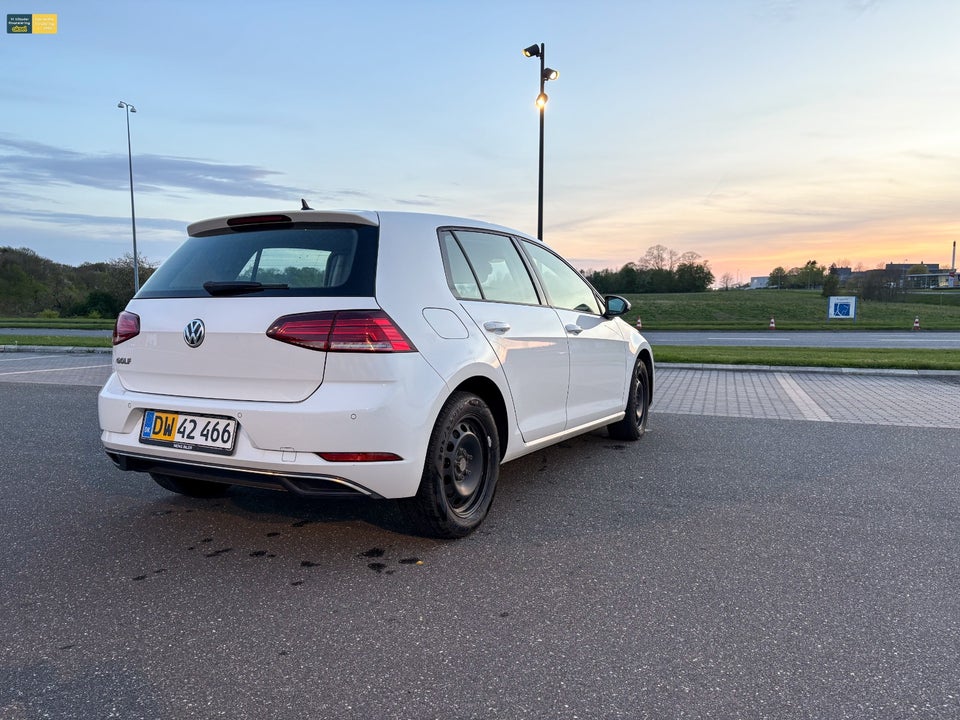 VW Golf VII 2,0 TDi 150 Comfortline Connect DSG Van 5d
